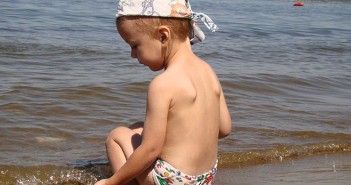 How To Choose The Best Sun Screen for Your Child